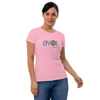 Woman wearing a light pink BYOL mindset t-shirt with color options in black, red, blue, gray, and white, available in sizes S to 3XL.